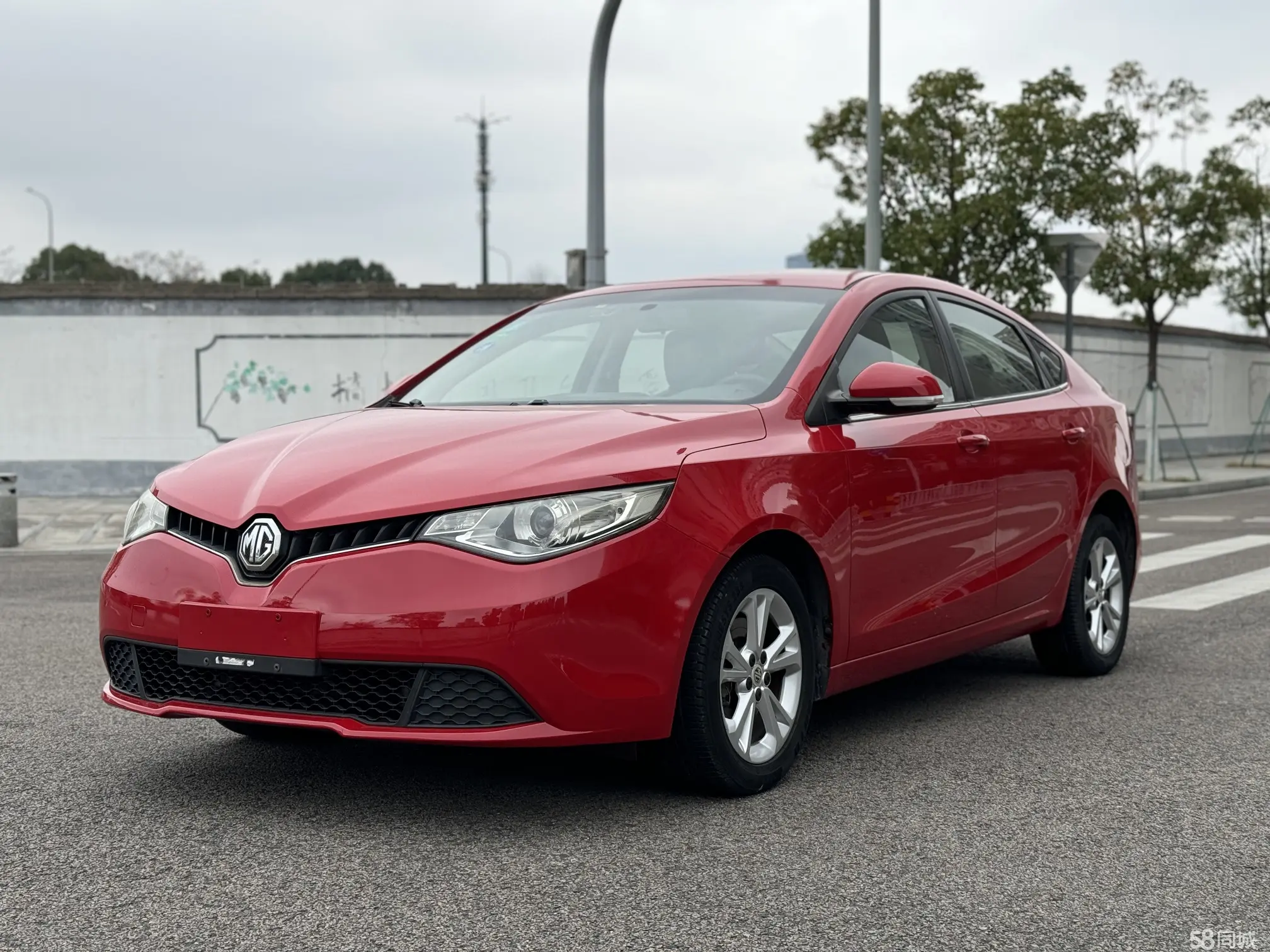 MG GT 2015 car image #2