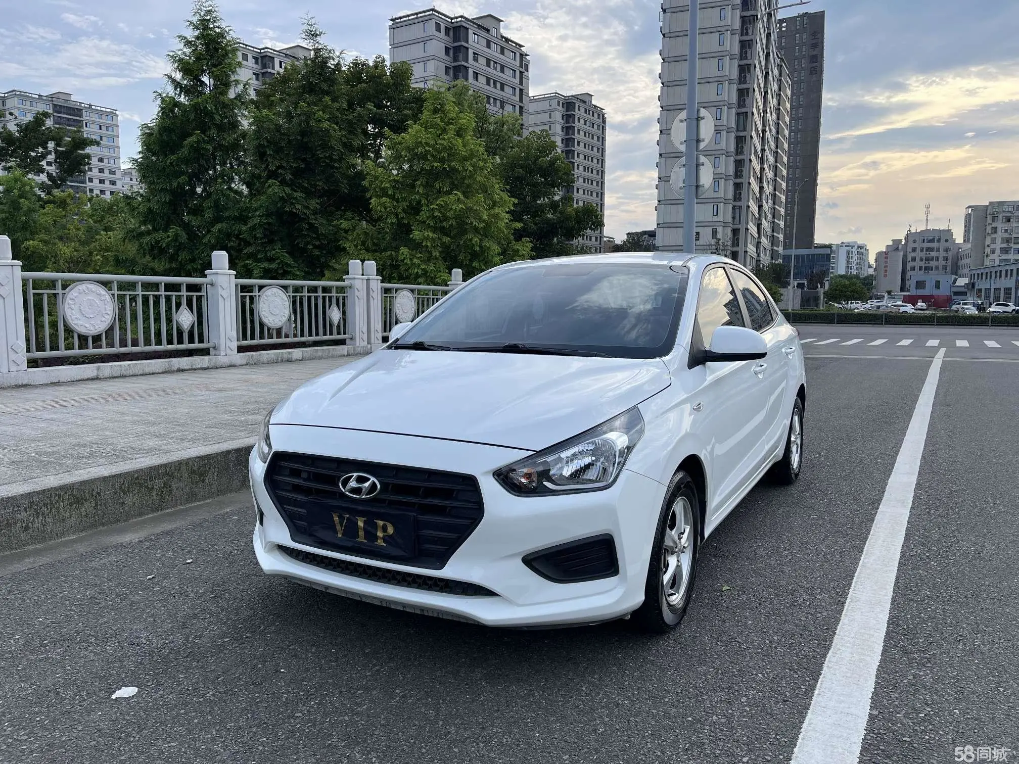 Hyundai Reina 2018 #2 Hyundai Reina 2018 car image #2