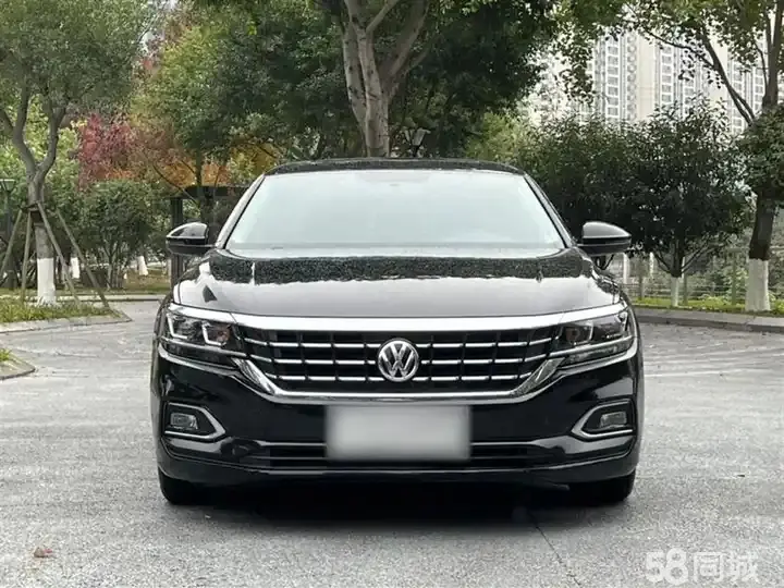 Volkswagen Passat 2019 car image #2