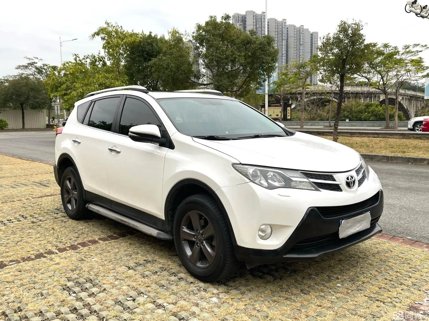 Toyota RAV4 2015 car image #2