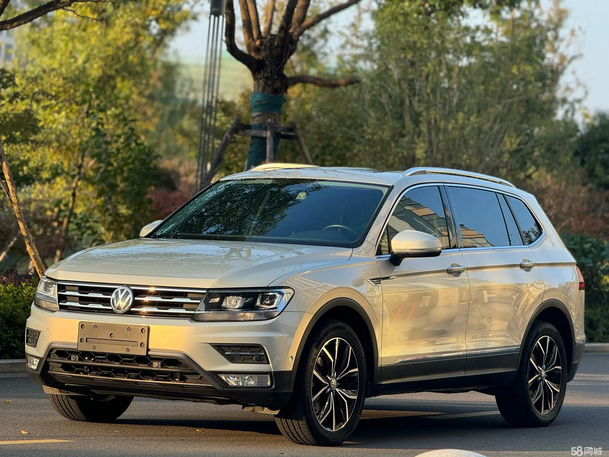 Volkswagen Tiguan L 2020 car image #2