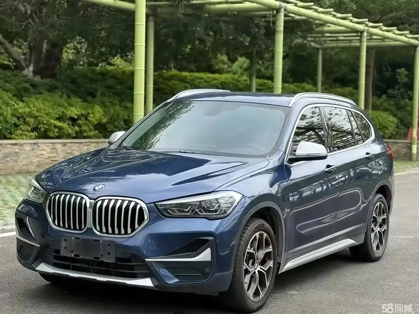 BMW iX M60 2021 car image #2