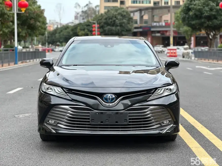 Toyota Camry 2019 car image #2
