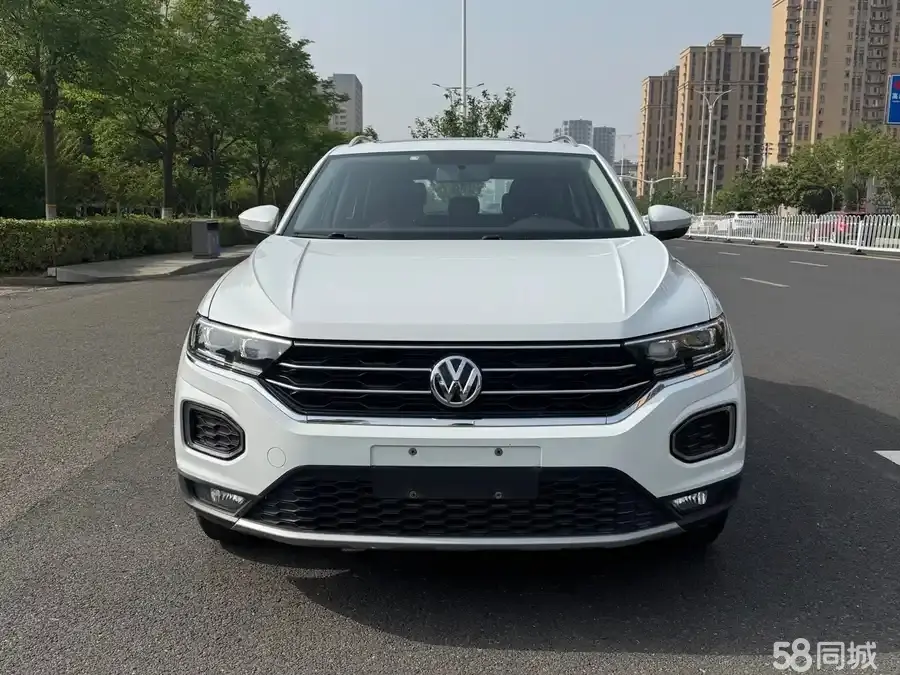 Volkswagen T-Roc 2020 car image #2