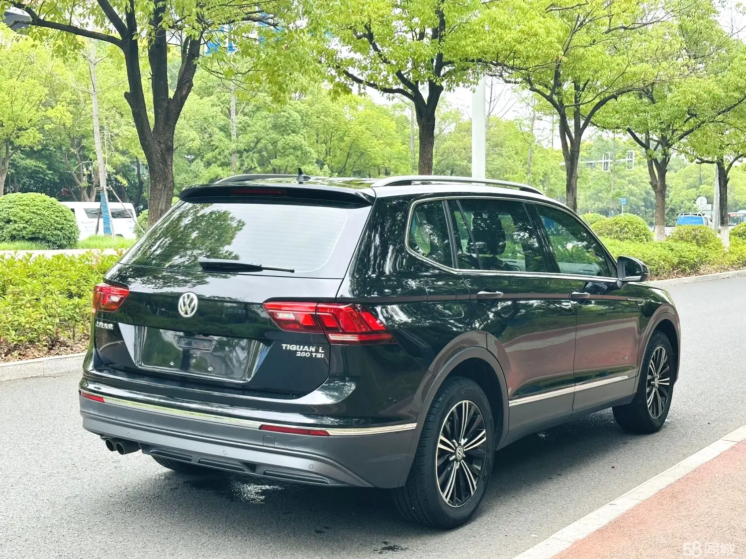 Volkswagen Tiguan L 2019 car image #2