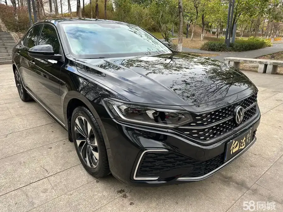 Volkswagen Passat 2021 car image #2