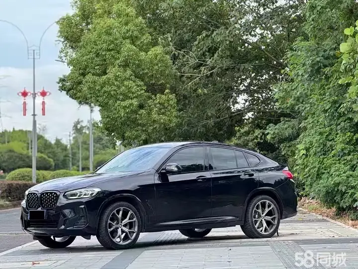 BMW X4 2022 car image #2