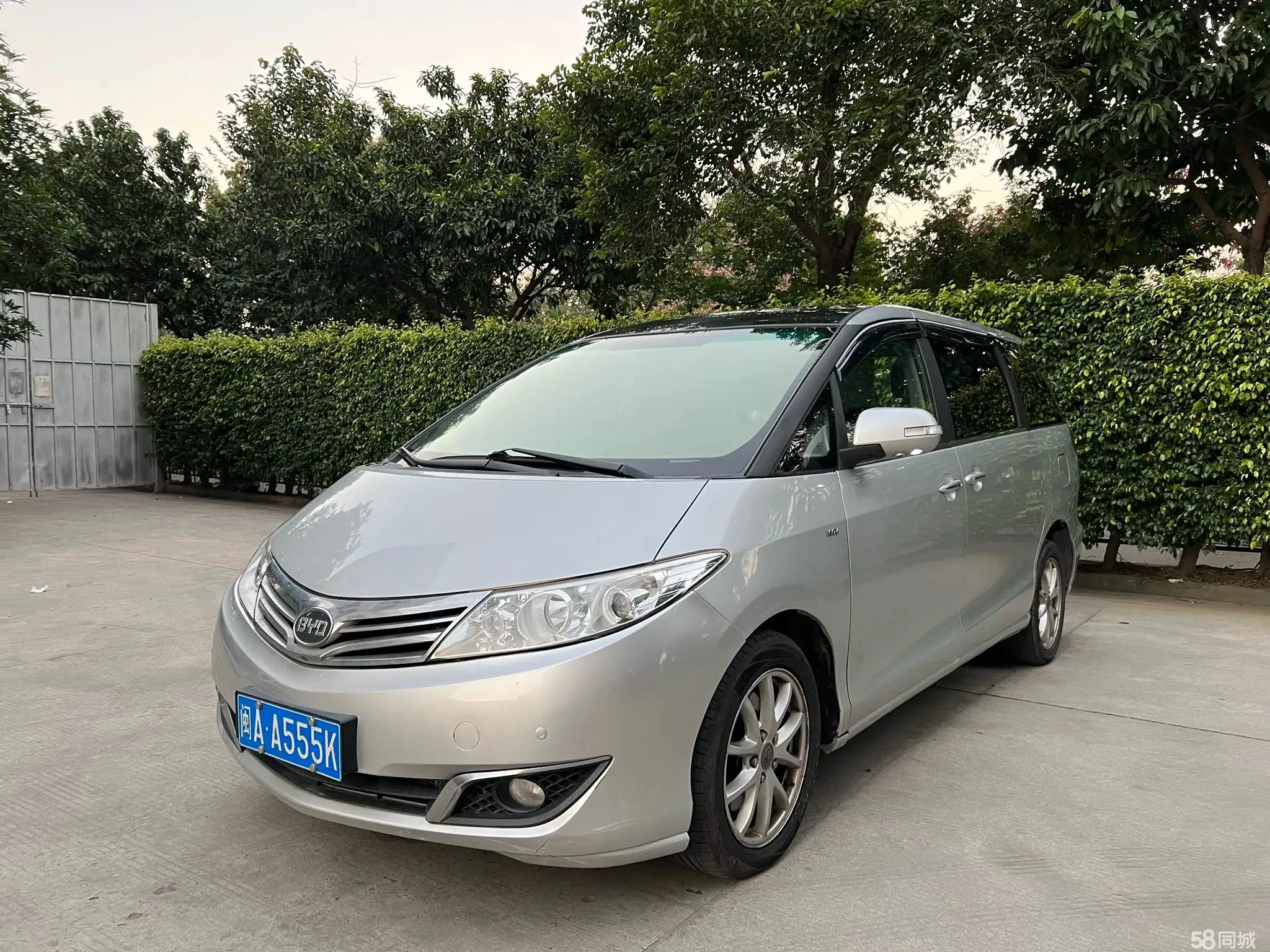 BYD M6 2015 #2 BYD M6 2015 car image #2