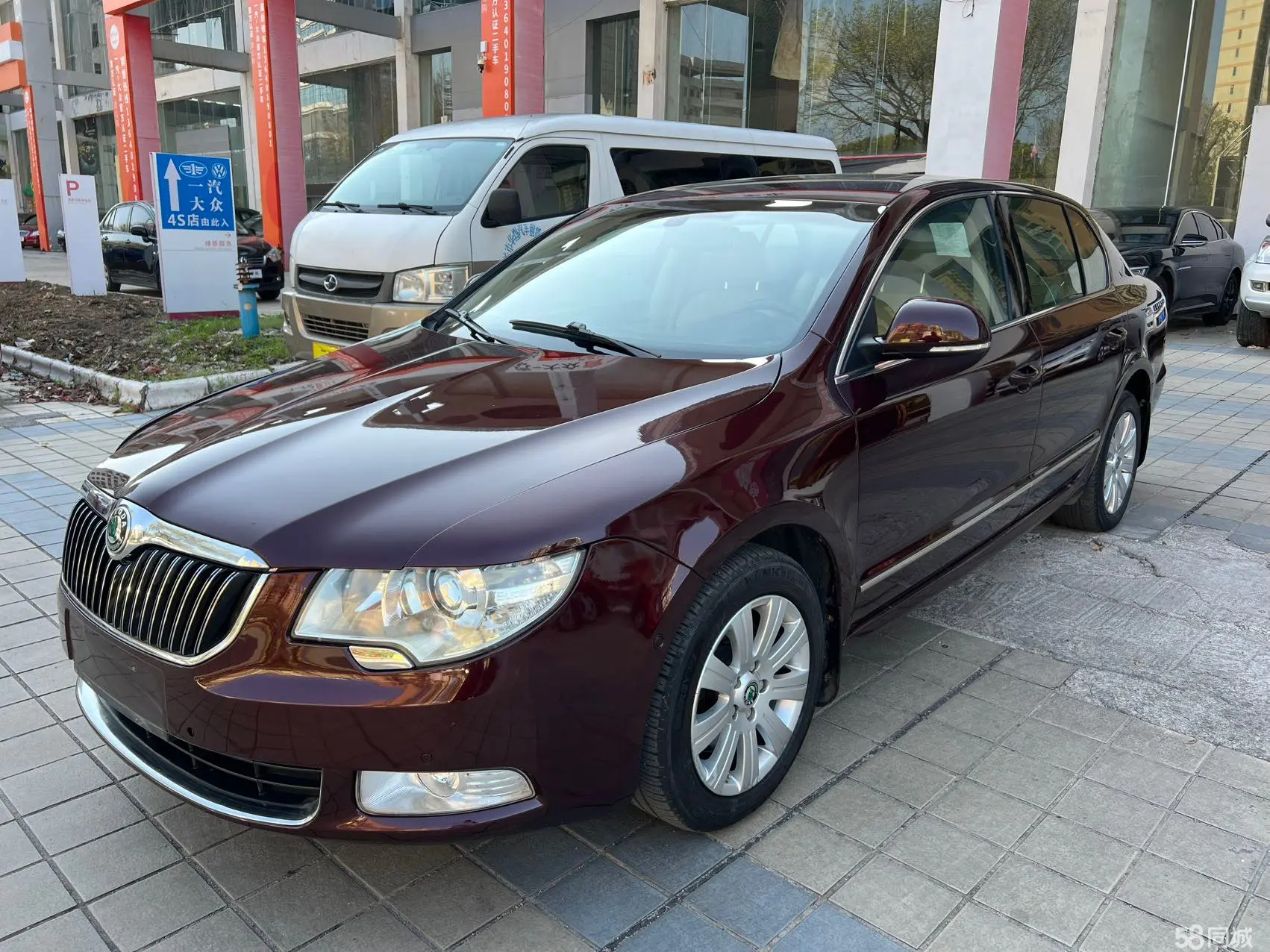 Skoda Superb 2013 car image #2
