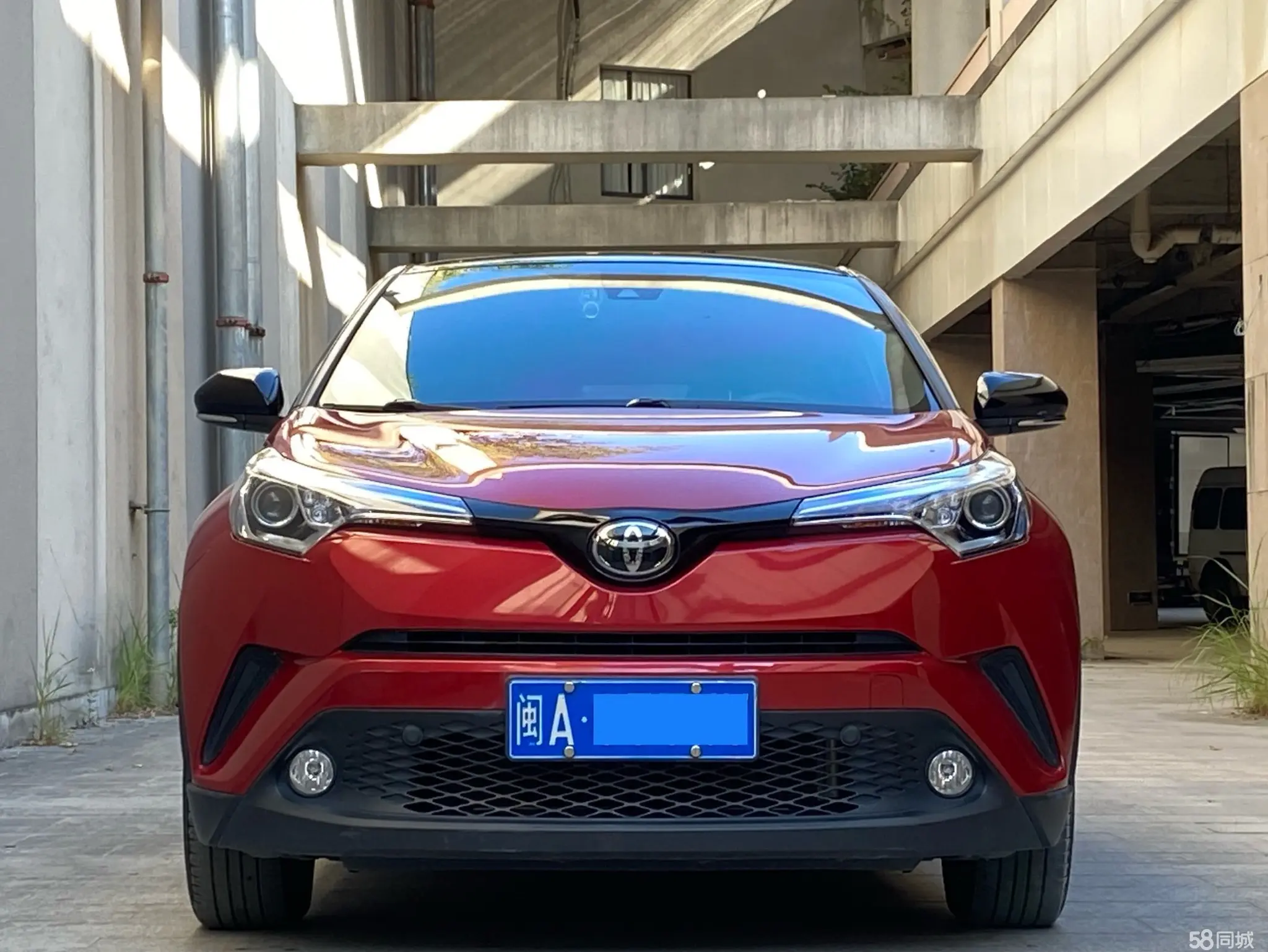 Toyota C-HR 2021 car image #2