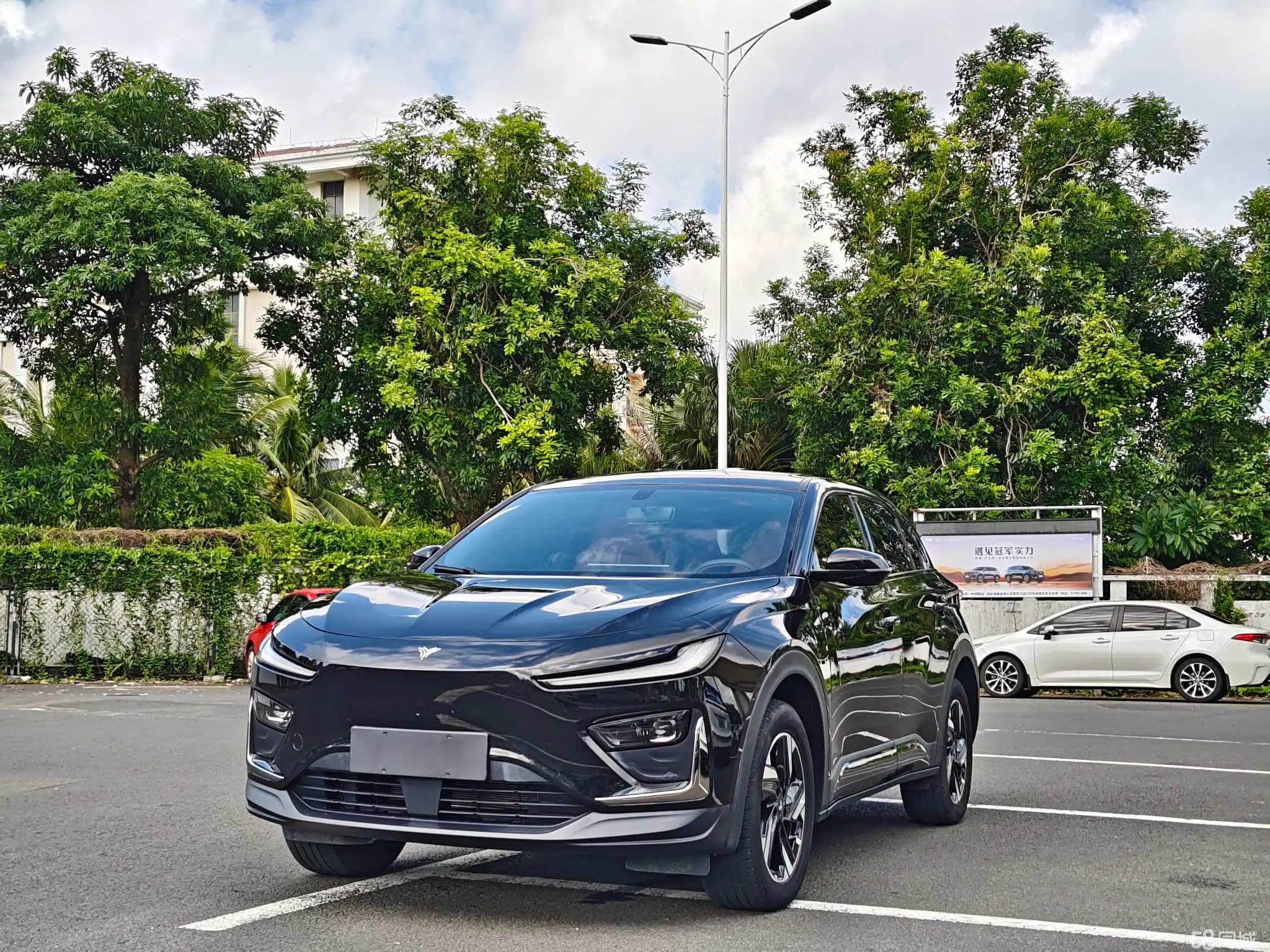 哪吒汽车 哪吒X 2023 汽车图片 #2