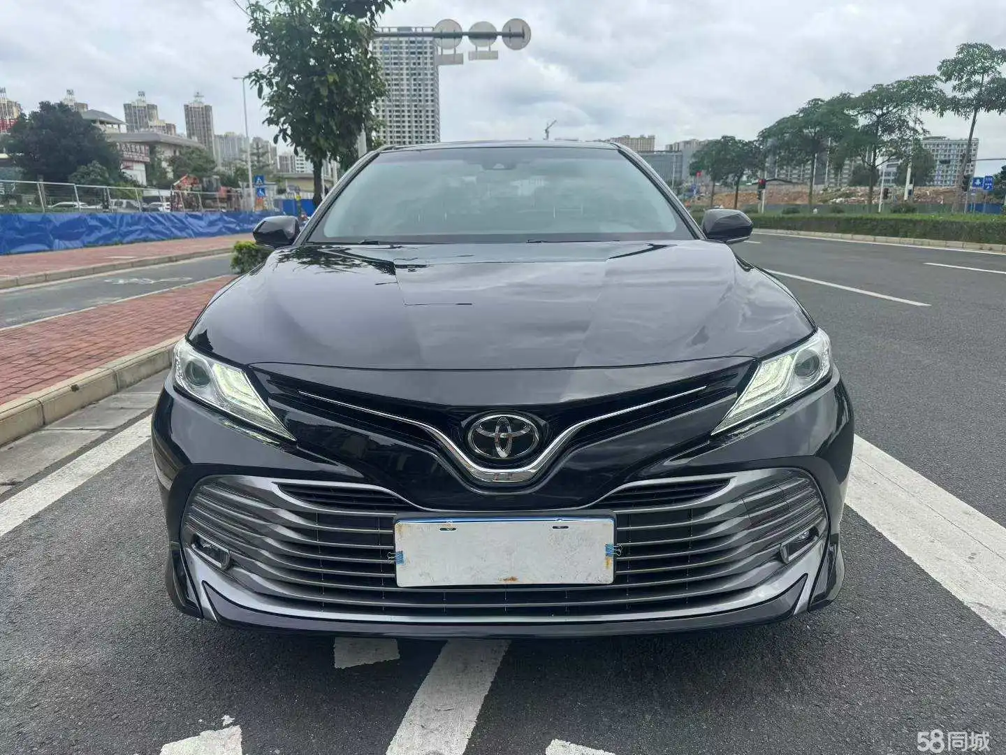 Toyota Camry 2018 car image #2