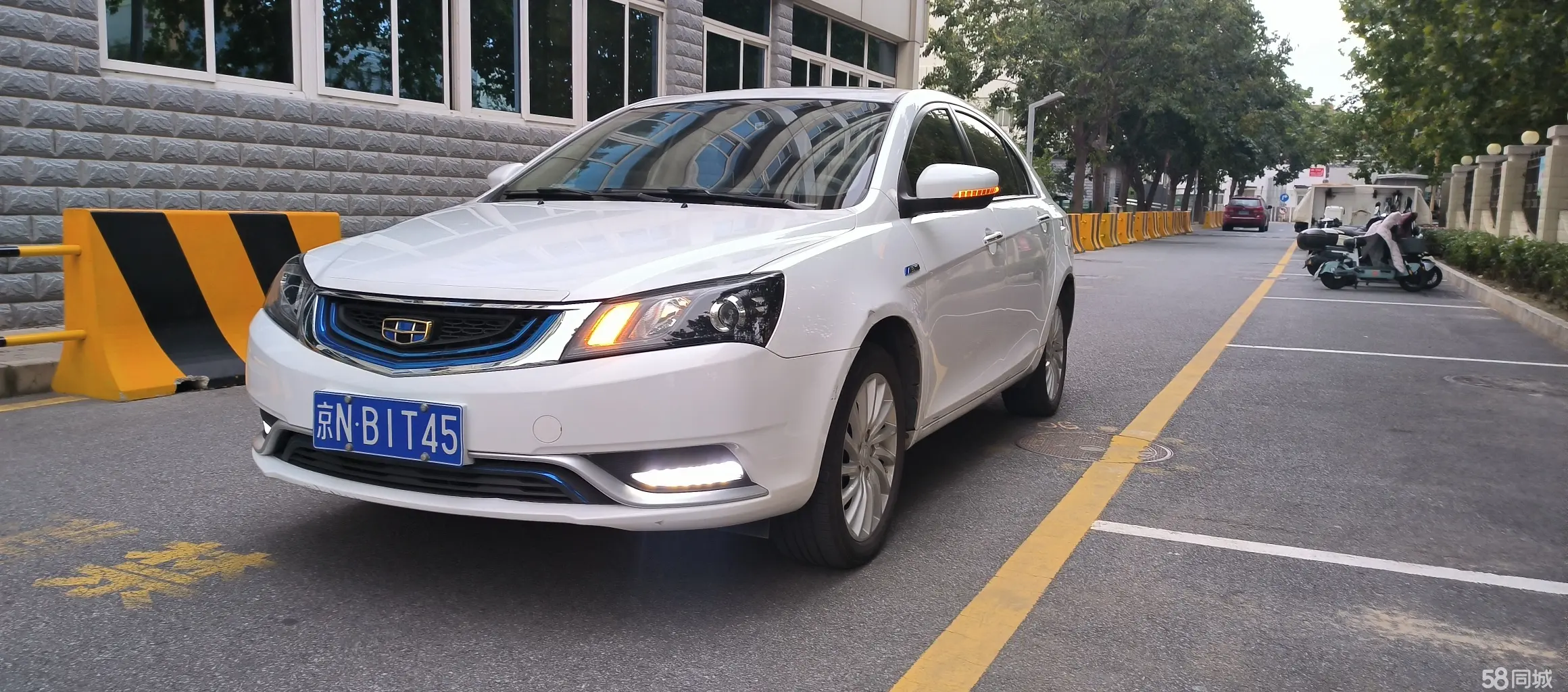 GEELY Emgrand New Energy 2016 #2 GEELY Emgrand New Energy 2016 car image #2