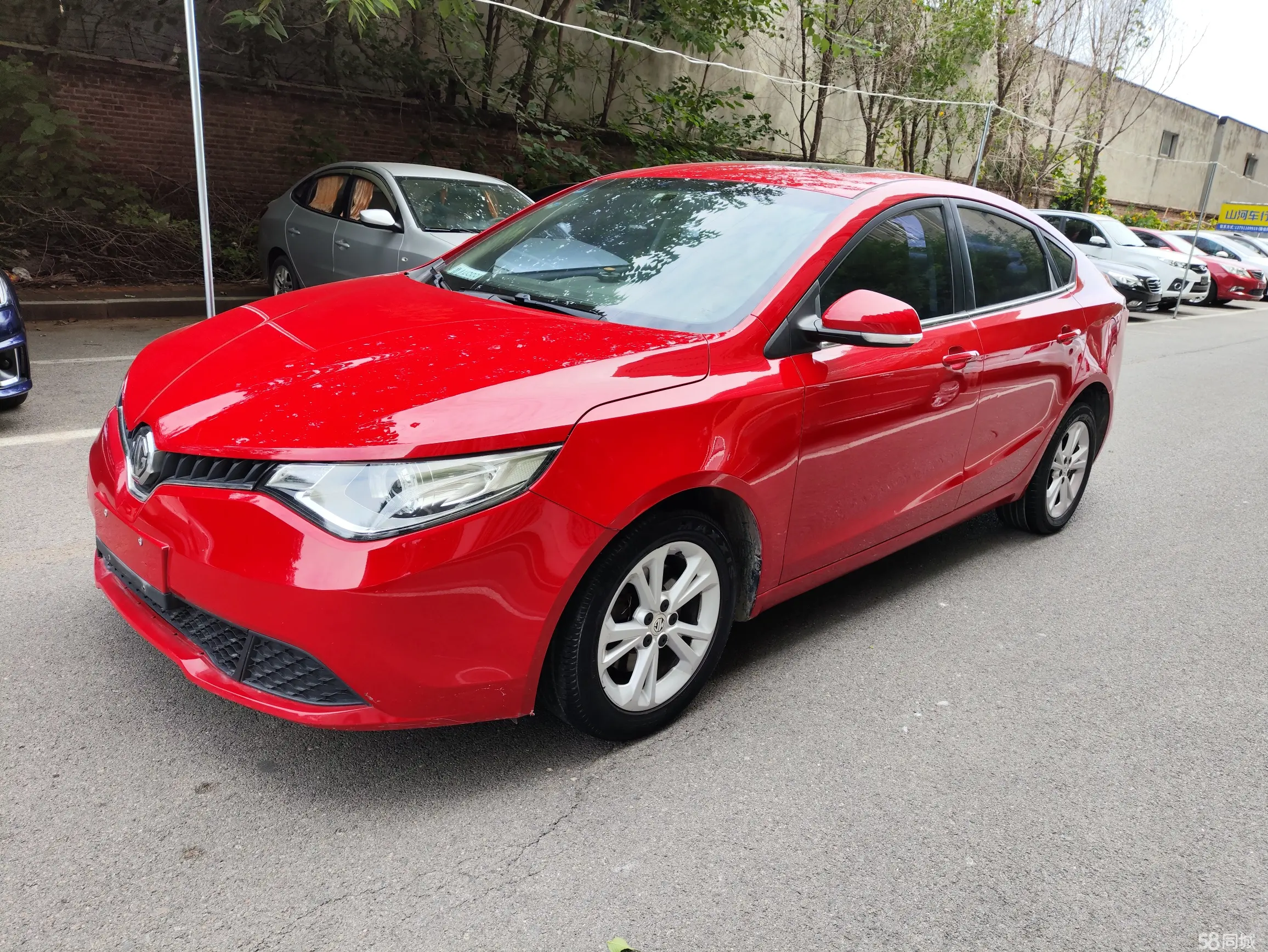 MG GT 2015 car image #2