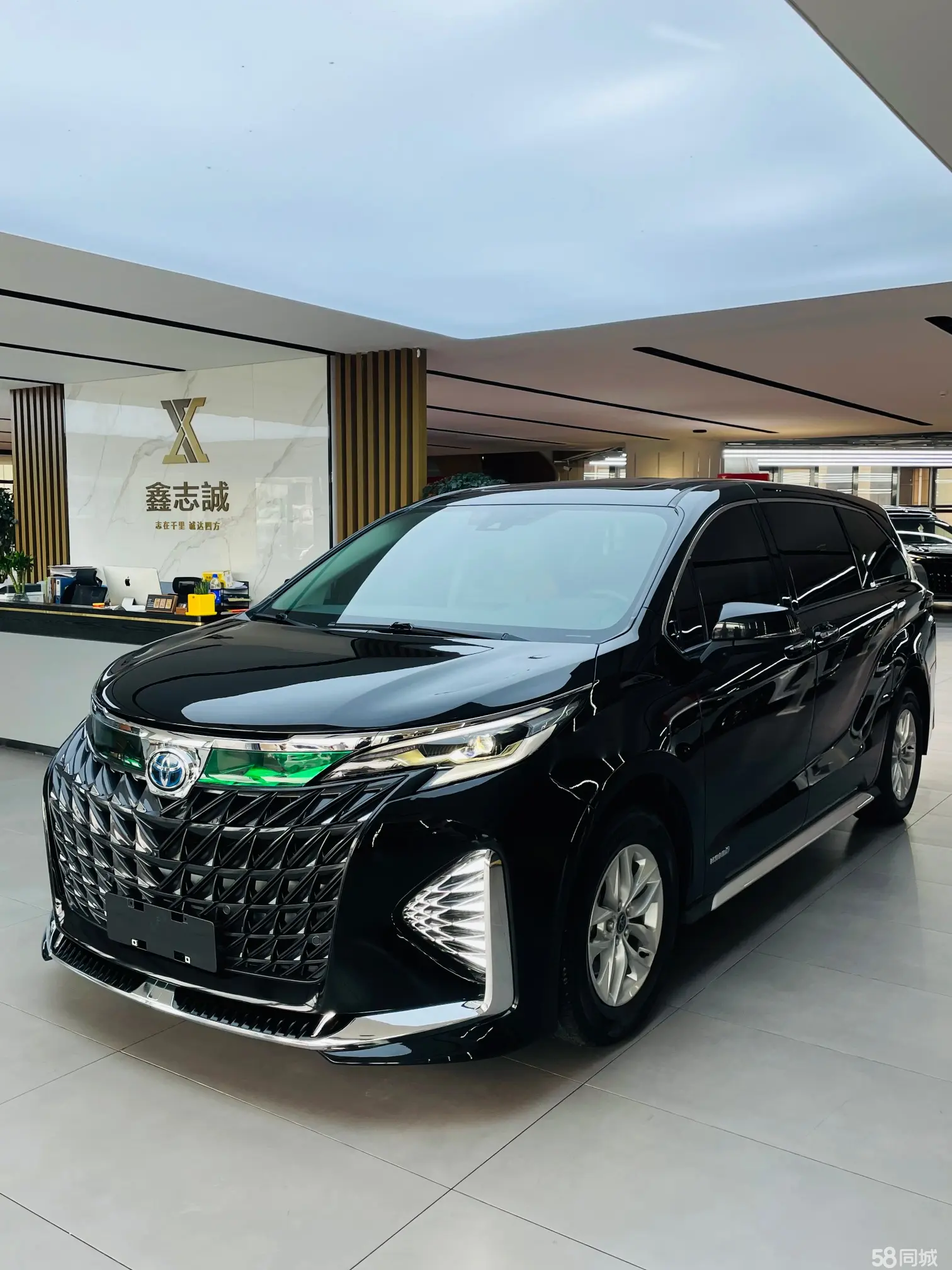 Toyota Granvia 2023 immagine di auto #2