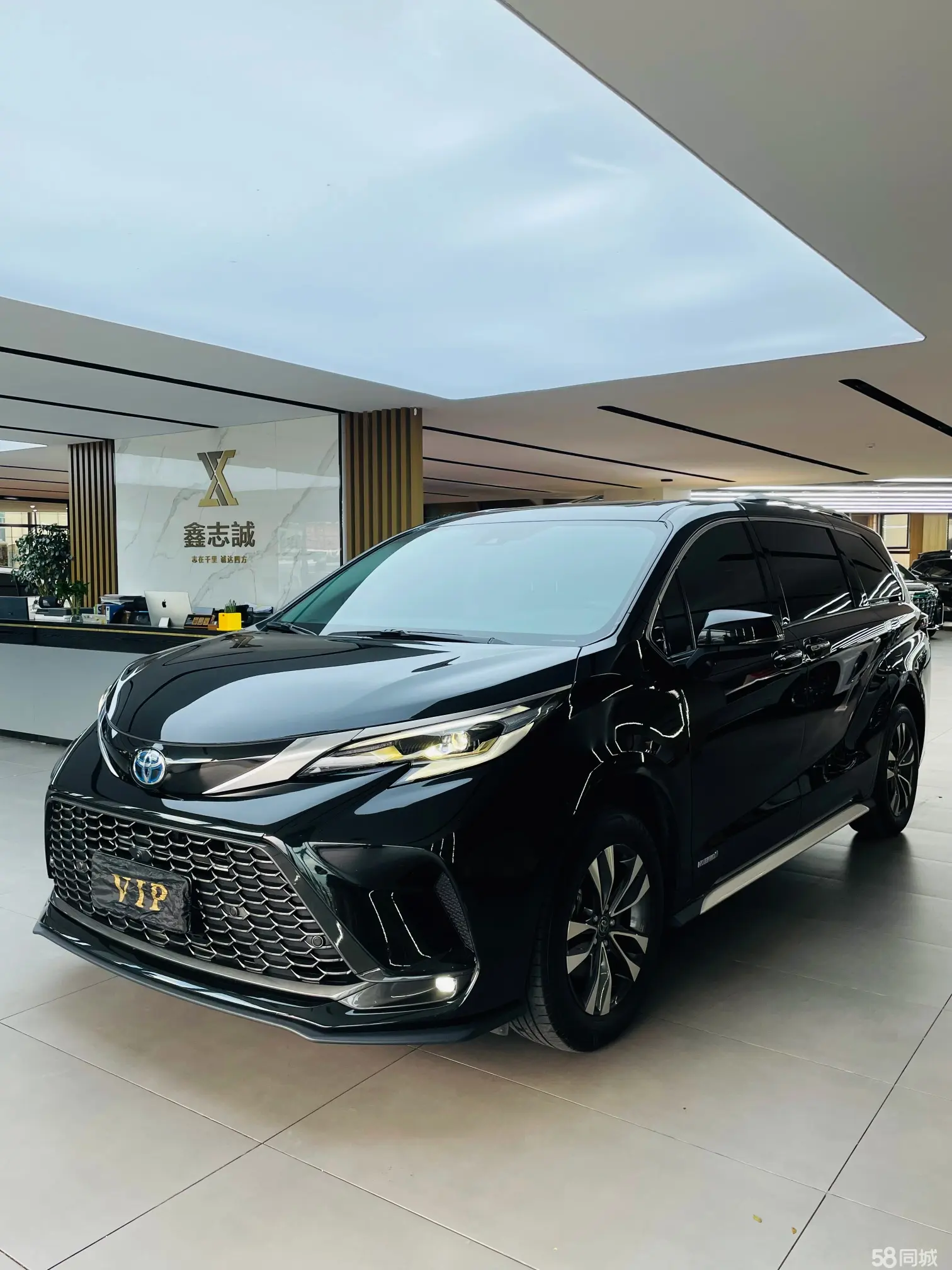 Toyota Granvia 2023 car image #2