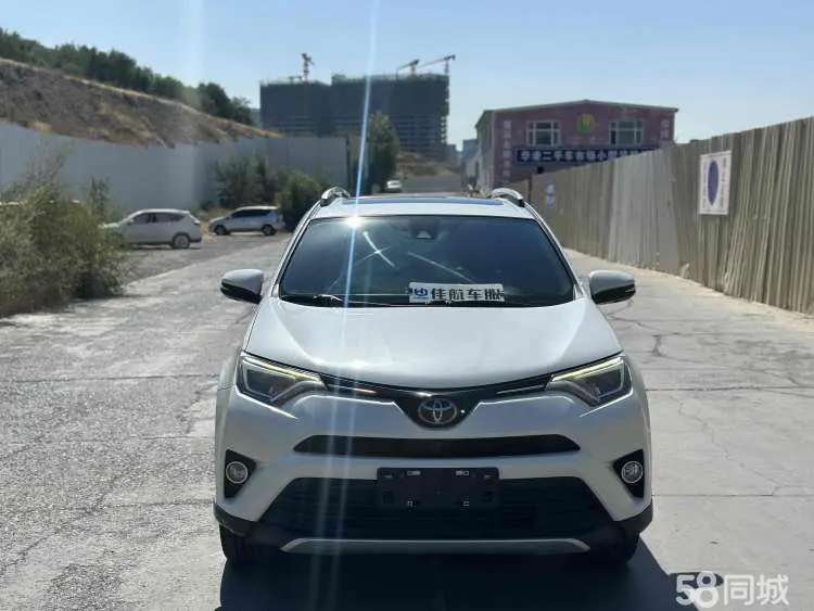 Toyota RAV4 2018 car image #2