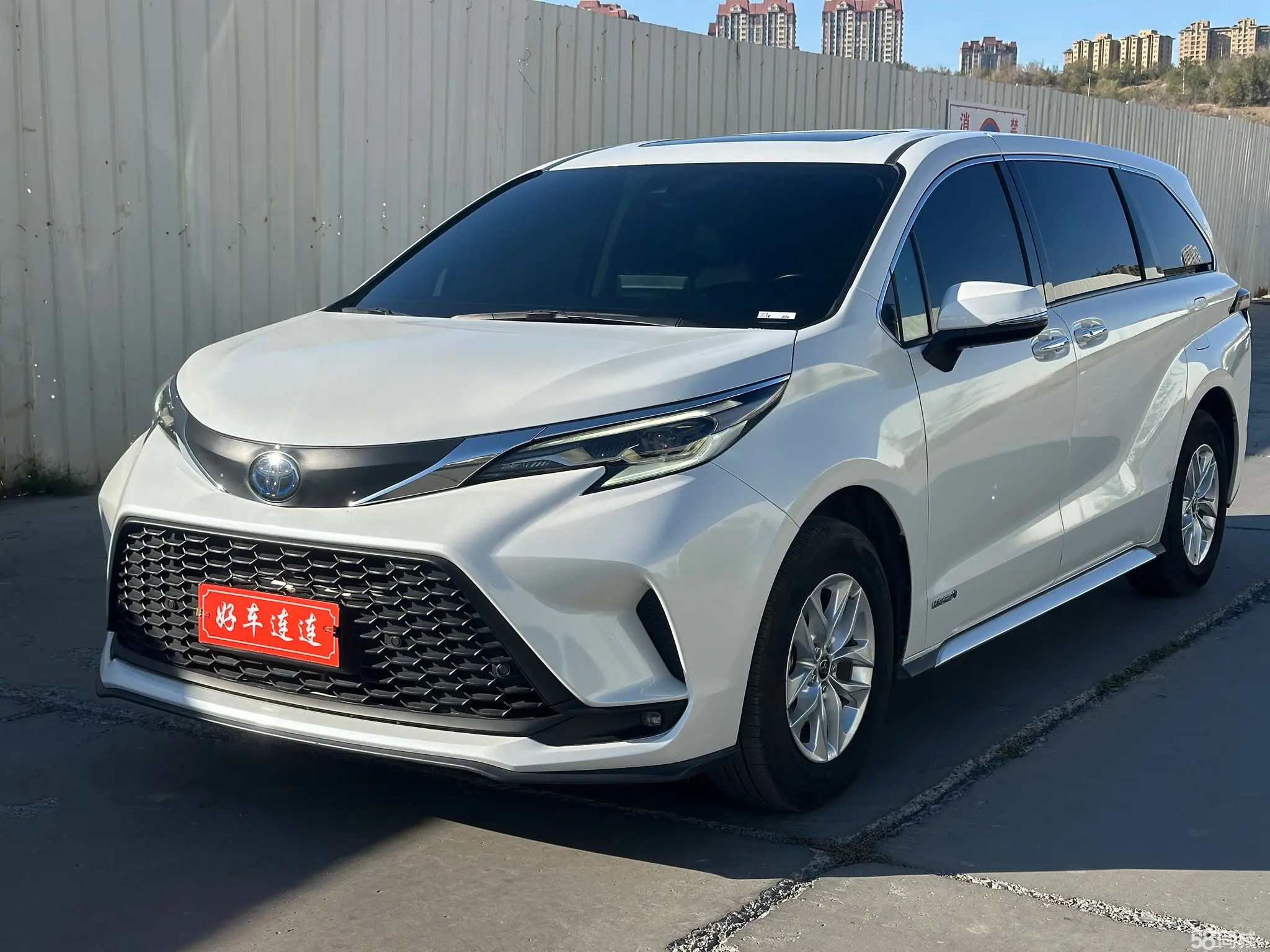 Toyota Granvia 2024 immagine di auto #2