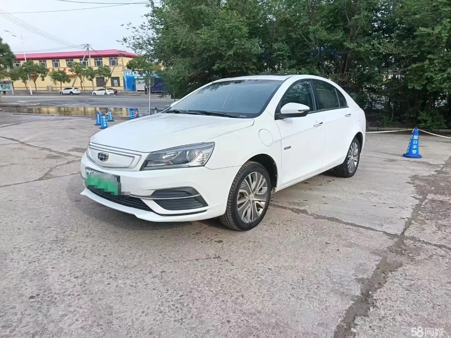 GEELY Emgrand New Energy 2018 car image #2