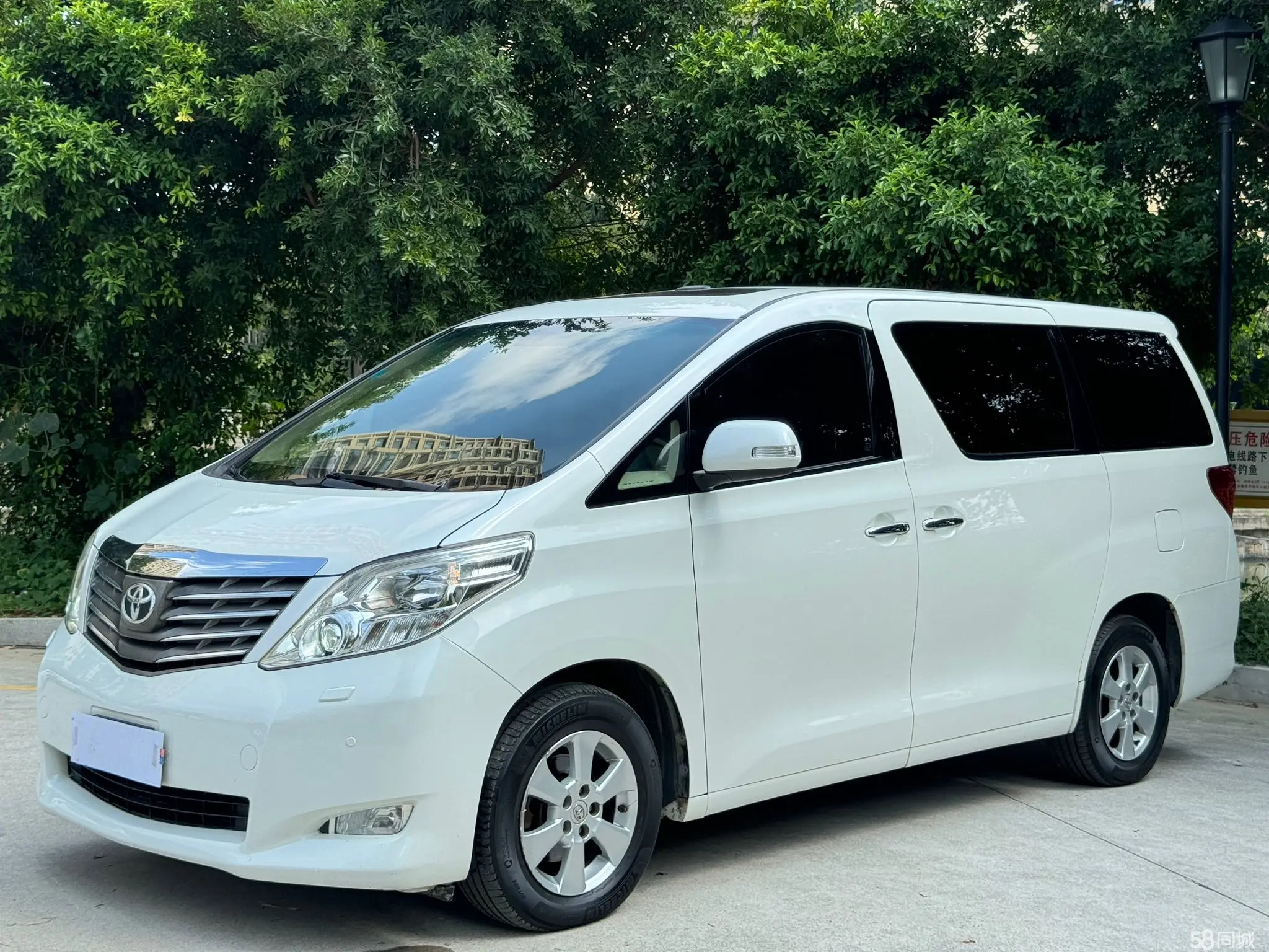 丰田 埃尔法 2011 汽车图片 #2