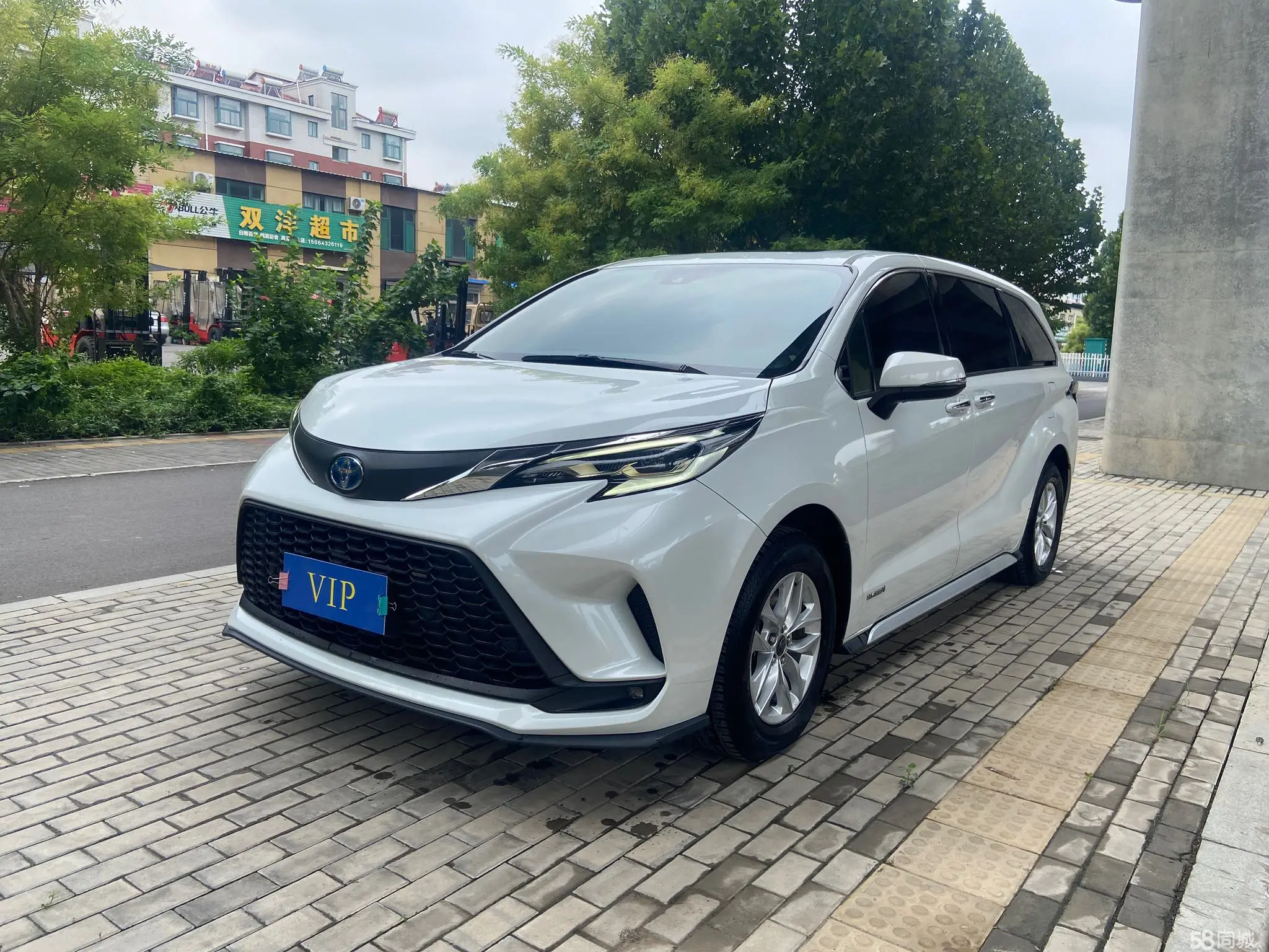 Toyota Granvia 2023 immagine di auto #2