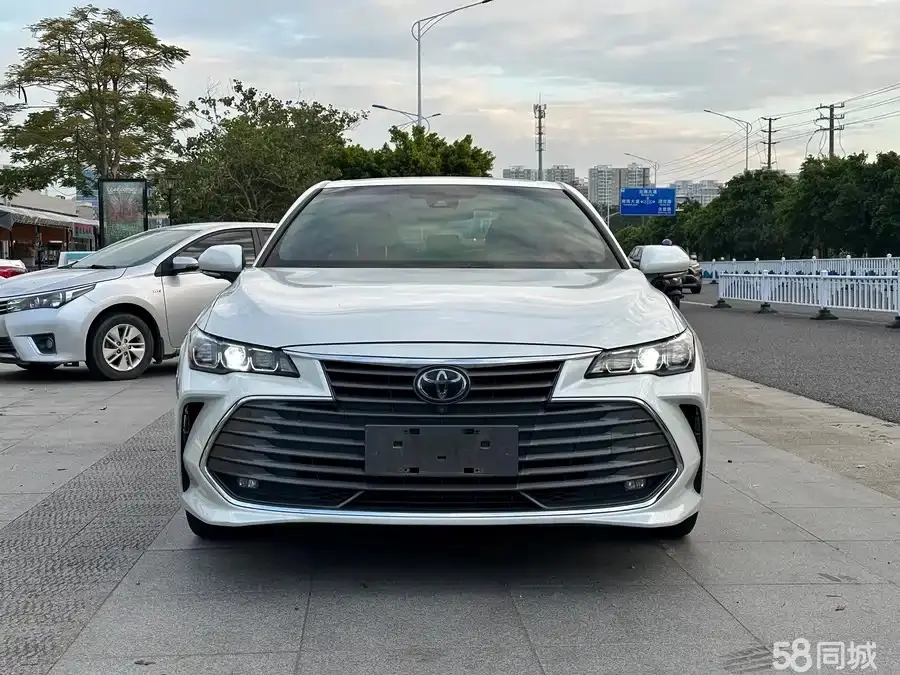 Toyota Avalon 2021 car image #2
