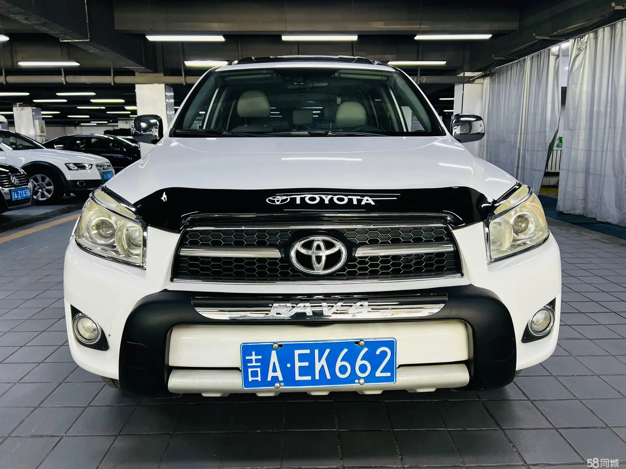 Toyota RAV4 2010 car image #2