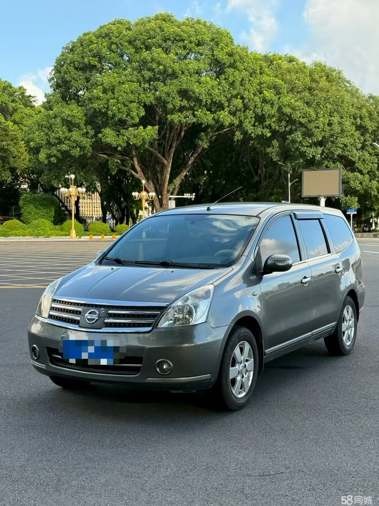 Nissan Livina Geniss 2009 car image #2