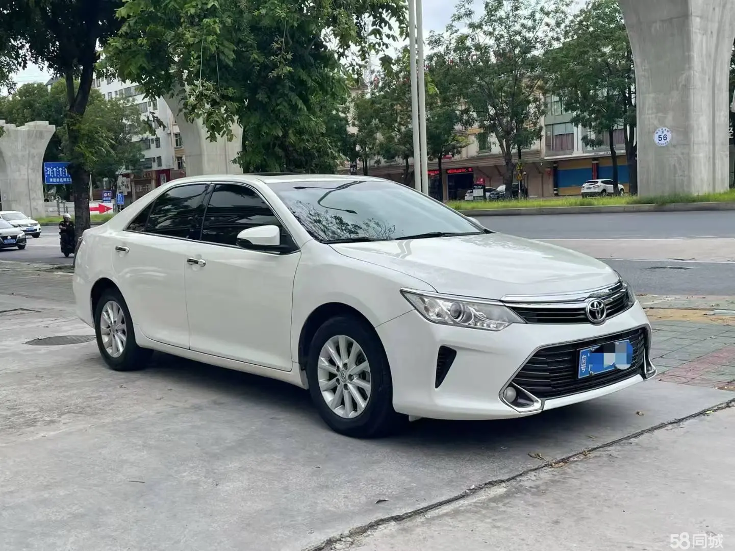 Toyota Camry 2022 car image #2