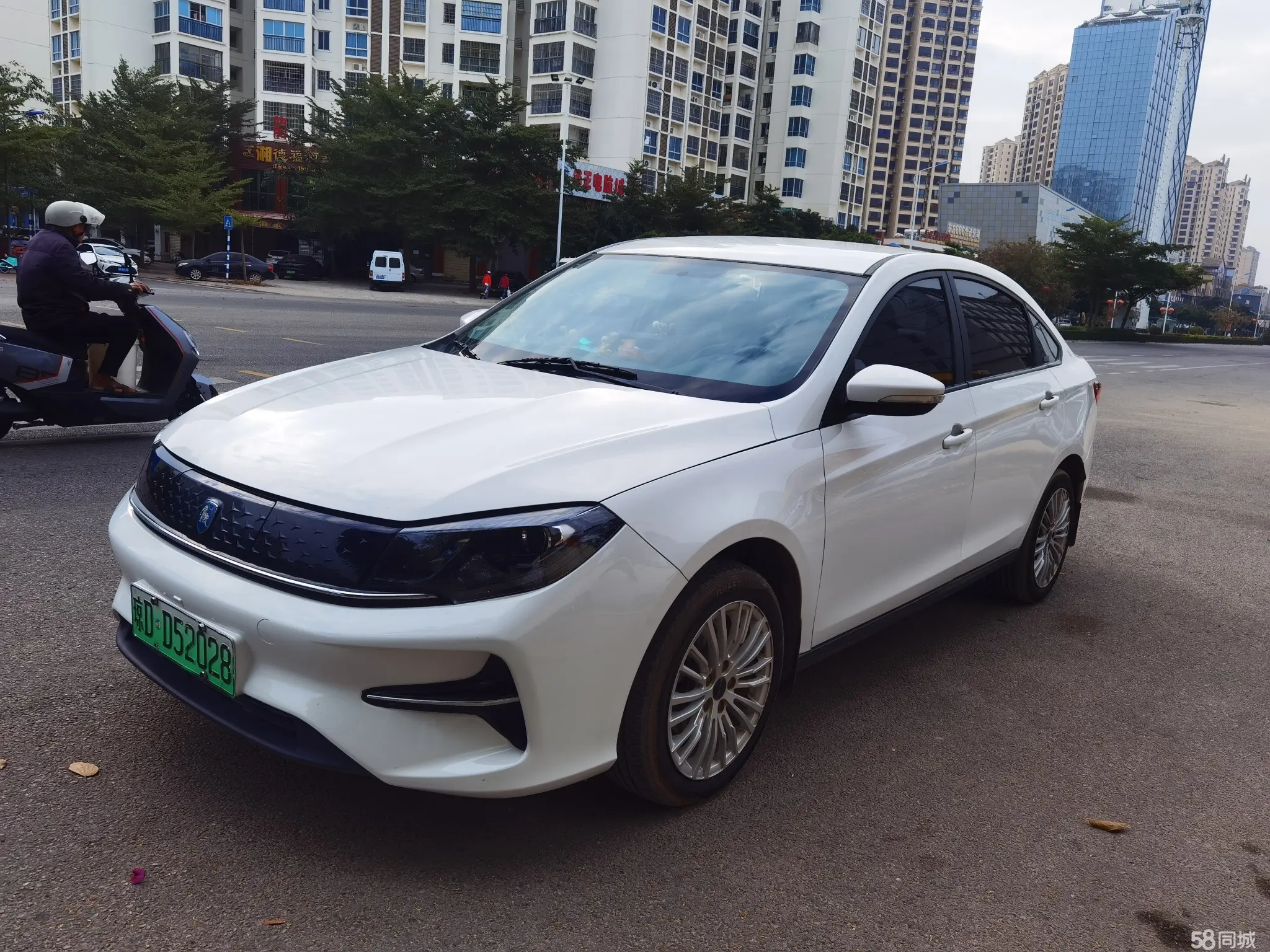 Forthing S60 EV 2022 car image #2