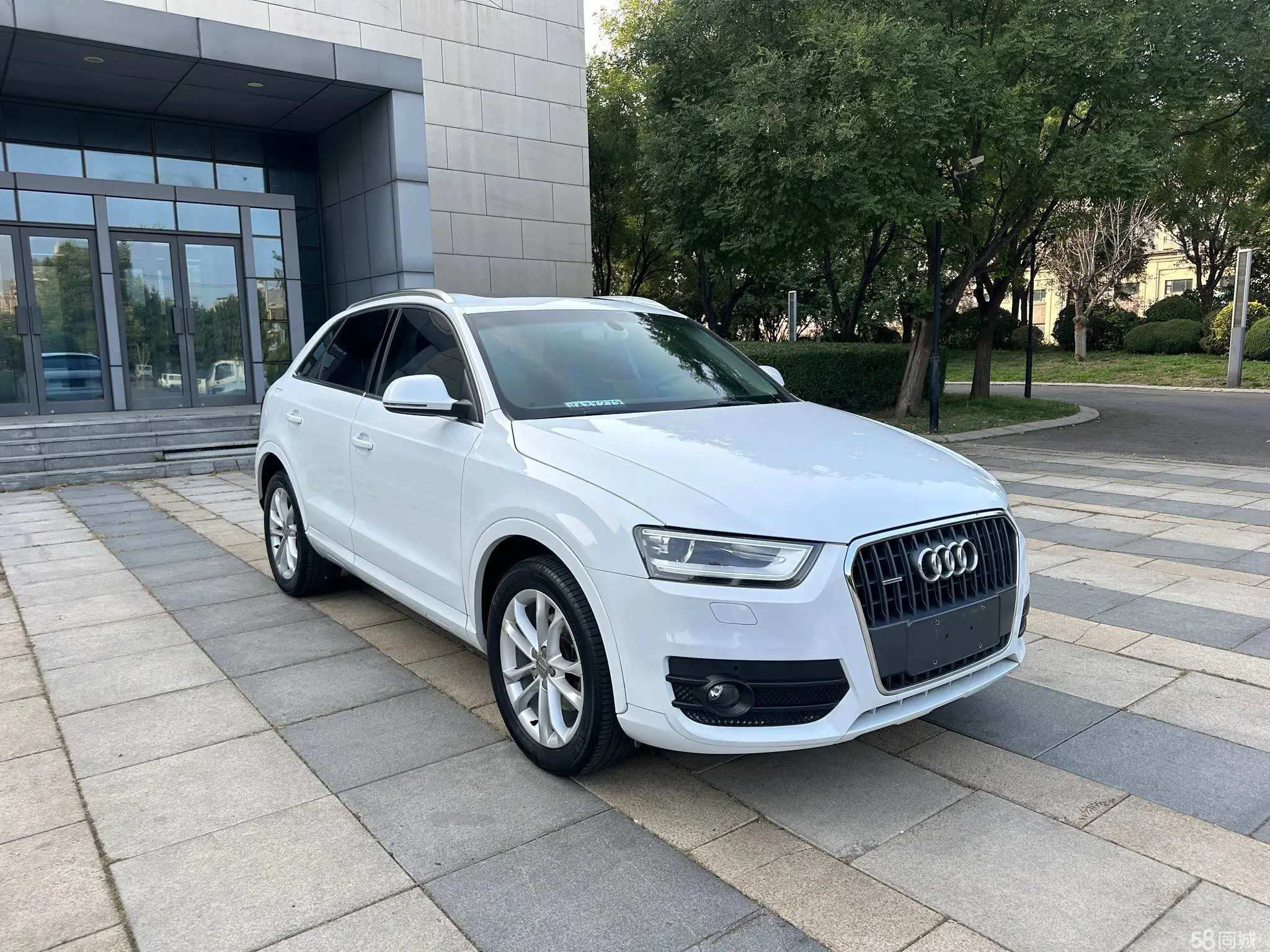 Audi Q3 2015 car image #2