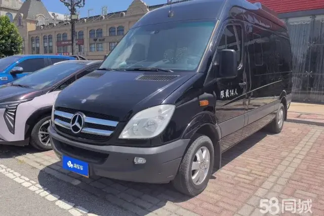 Mercedes-Benz Sprinter 2013 car image #2