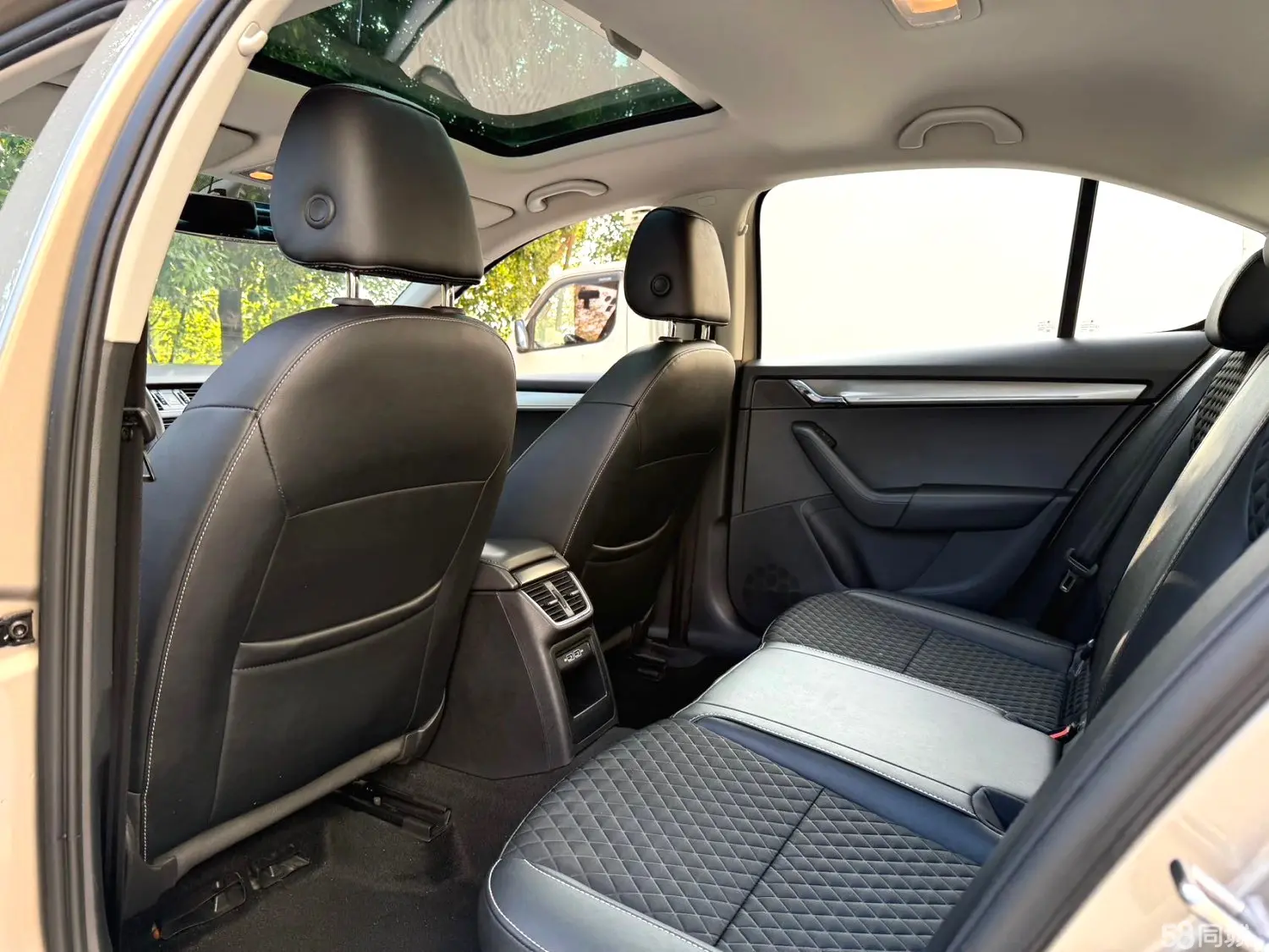 Skoda Octavia 2019 immagine di auto #2