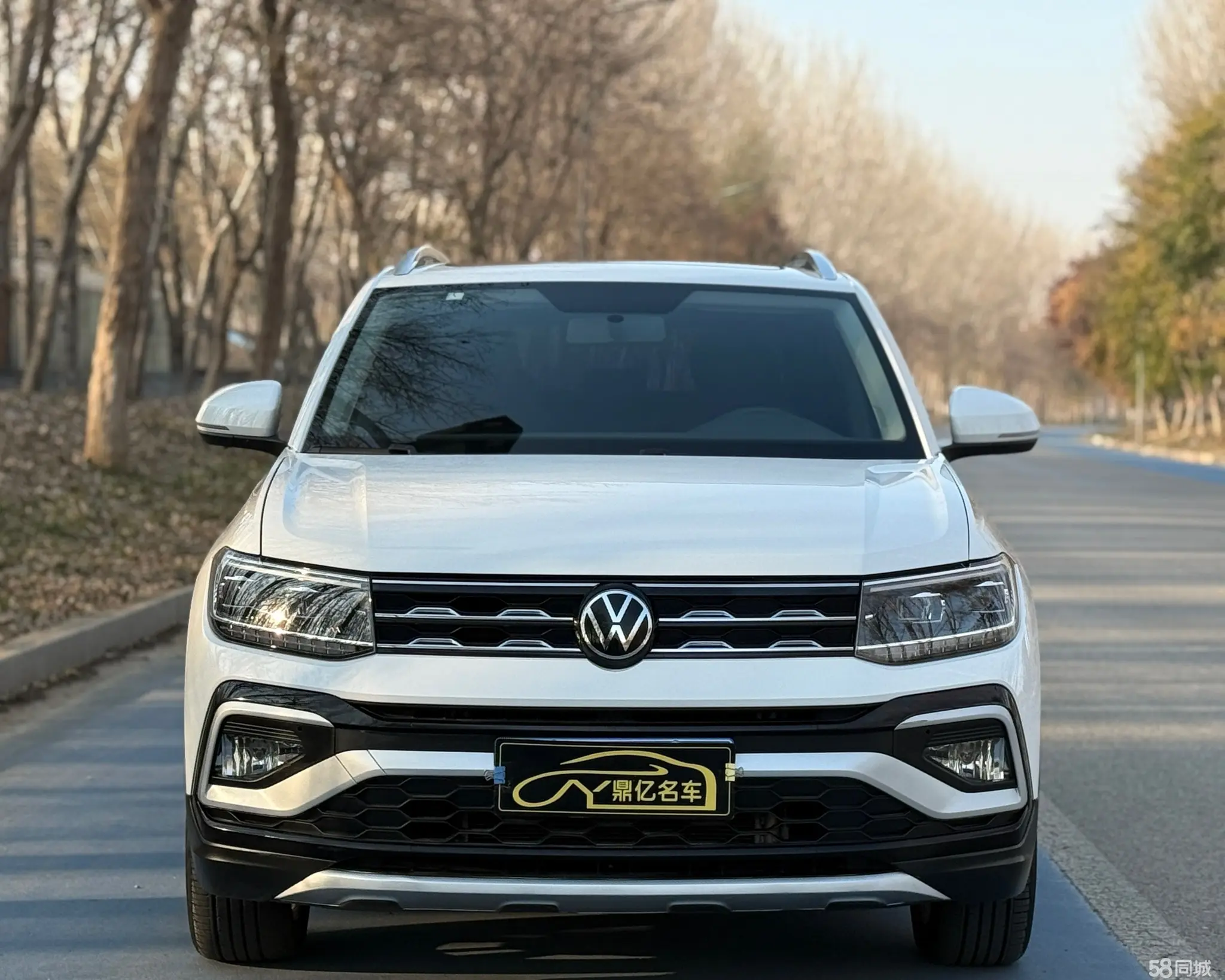 Volkswagen T-Cross 2021 car image #2