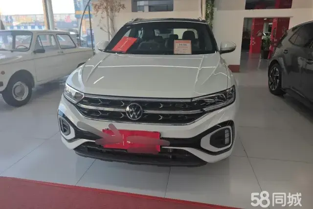 Volkswagen T-Roc 2023 car image #2