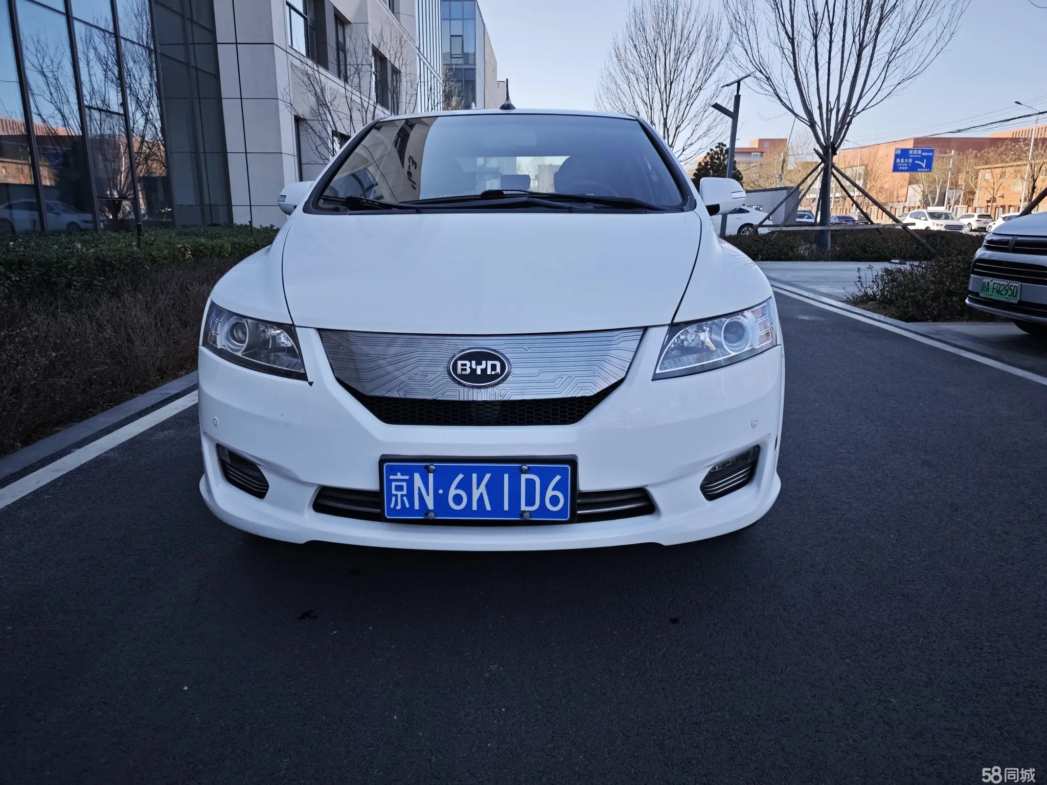 BYD e6 2016 #2 BYD e6 2016 car image #2
