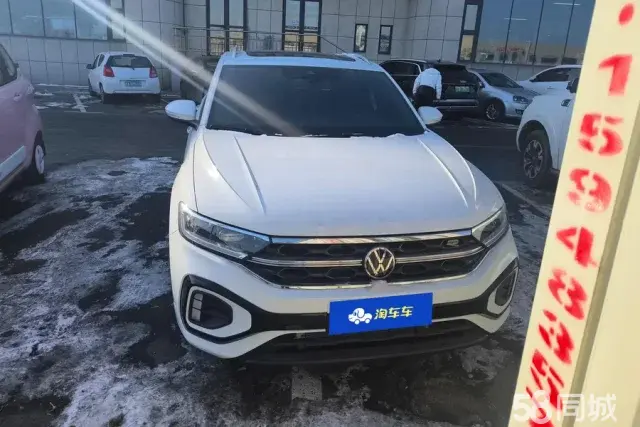 Volkswagen T-Roc 2024 car image #2