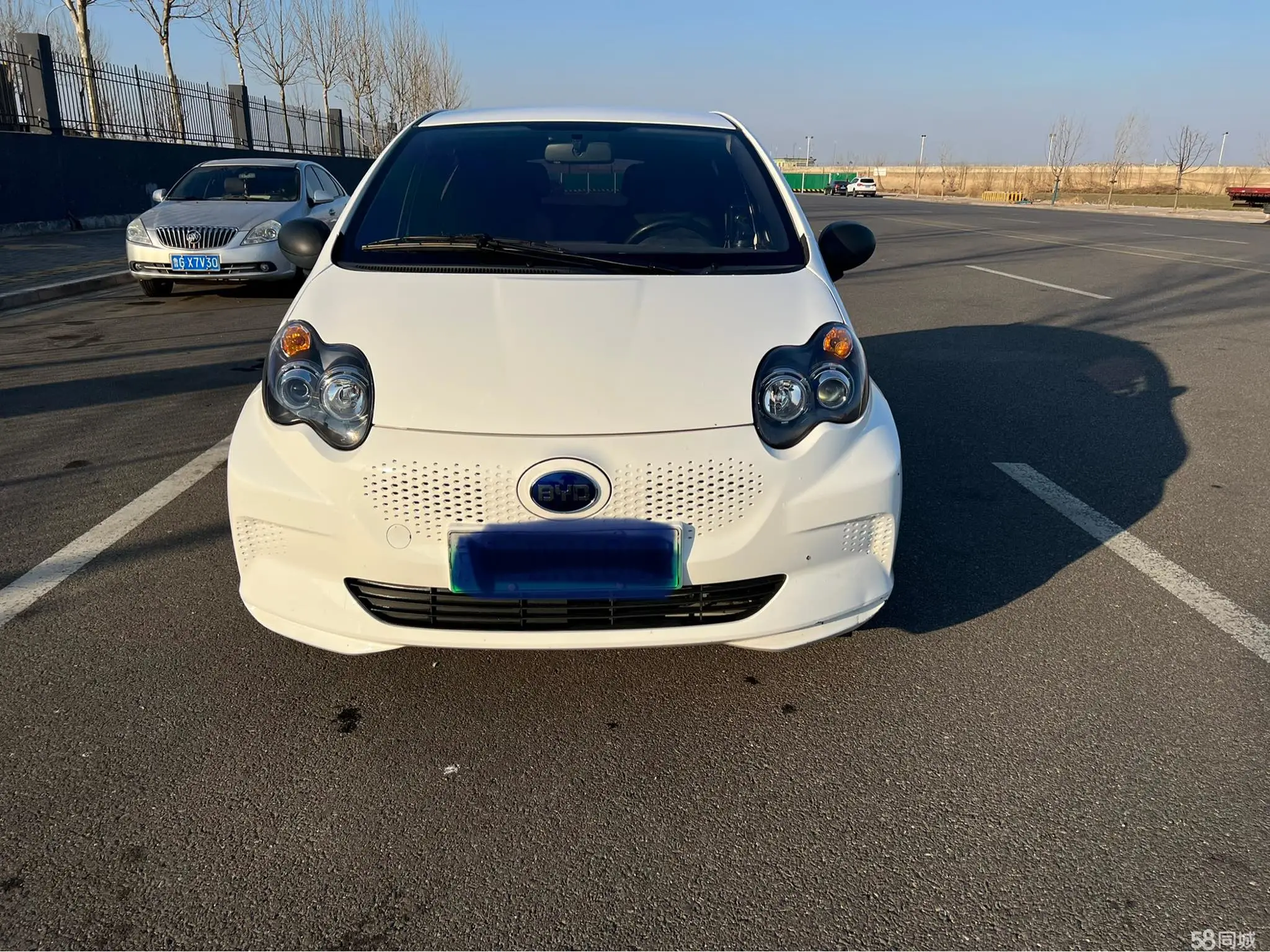 BYD e1 2019 #2 BYD e1 2019 car image #2