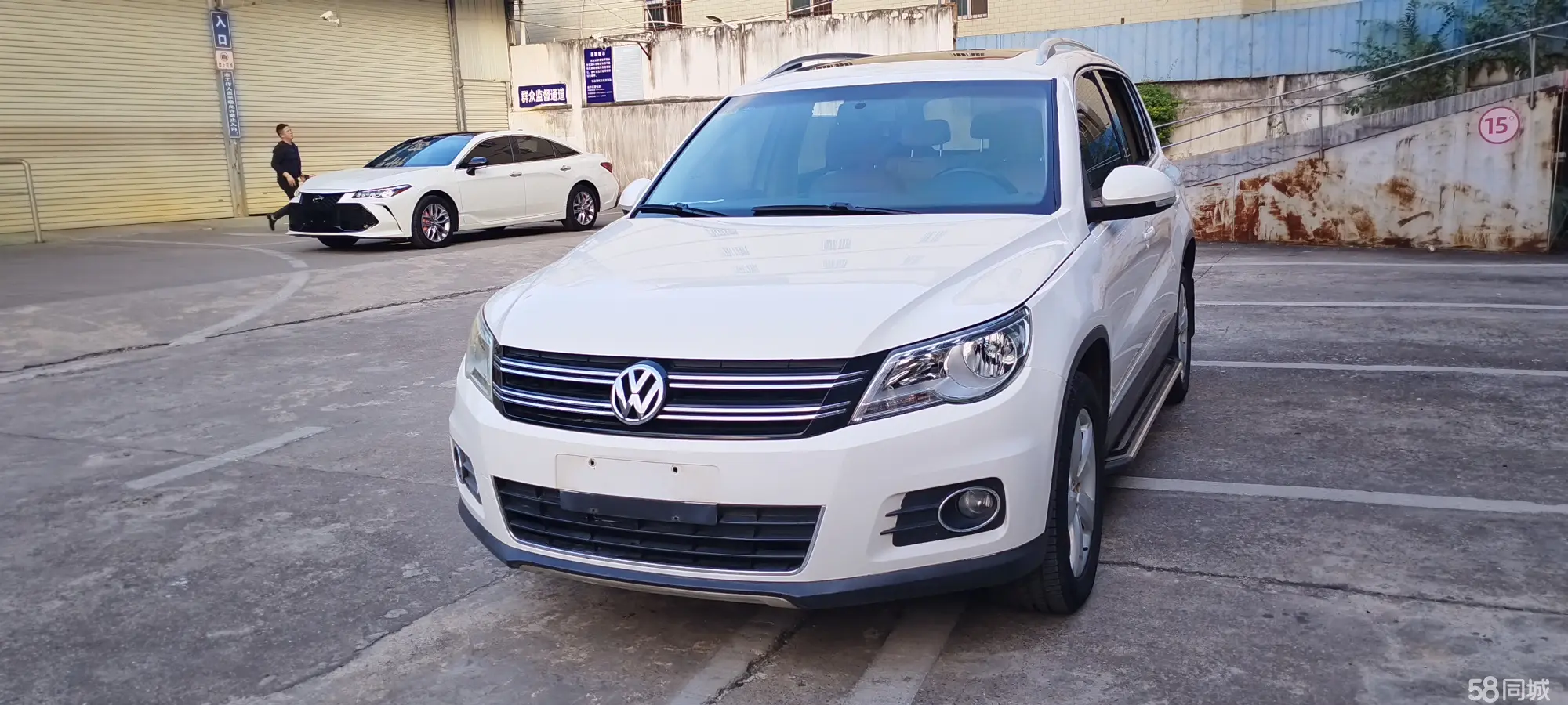 Volkswagen Tiguan 2012 car image #2