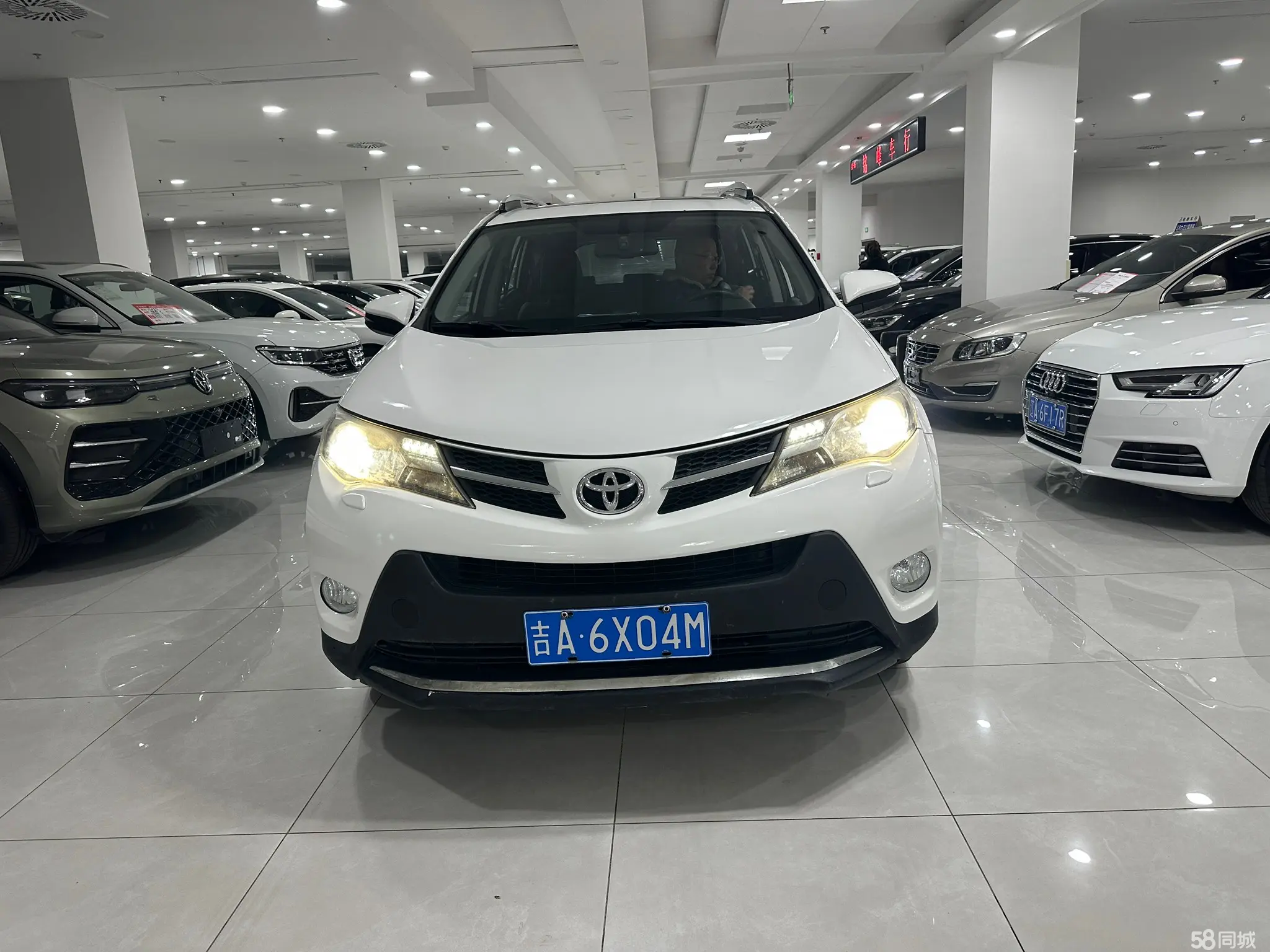 Toyota RAV4 2014 car image #2