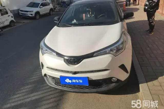 Toyota C-HR 2019 immagine di auto #2