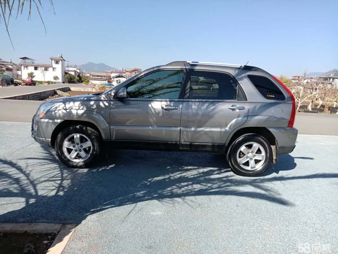 Kia Sportage 2010 car image #2