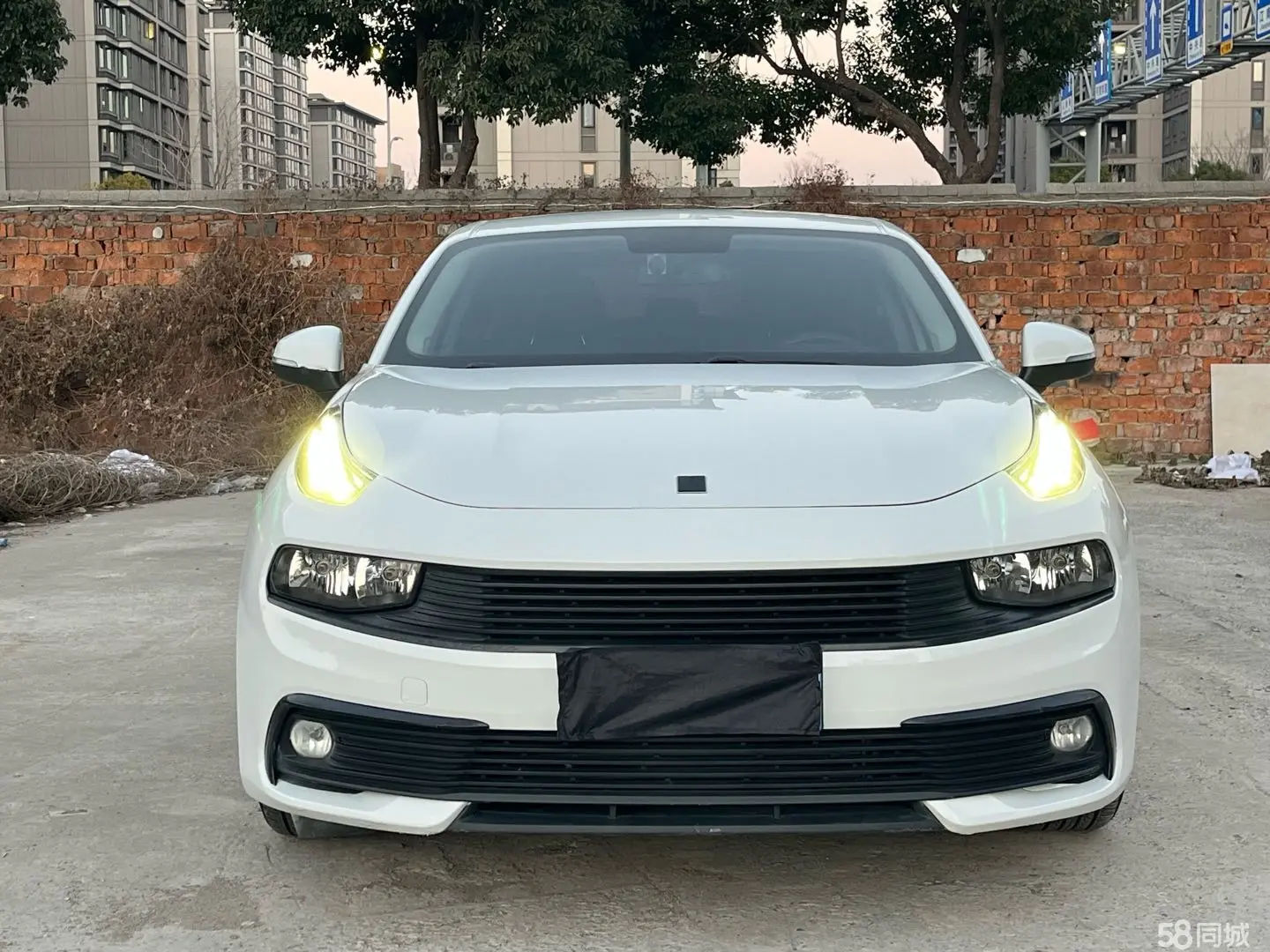 Lynk & Co 03 2018 car image #2