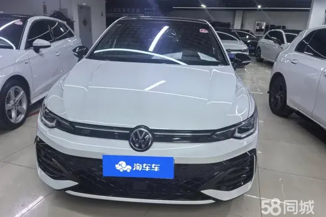 Volkswagen Golf 2024 car image #2