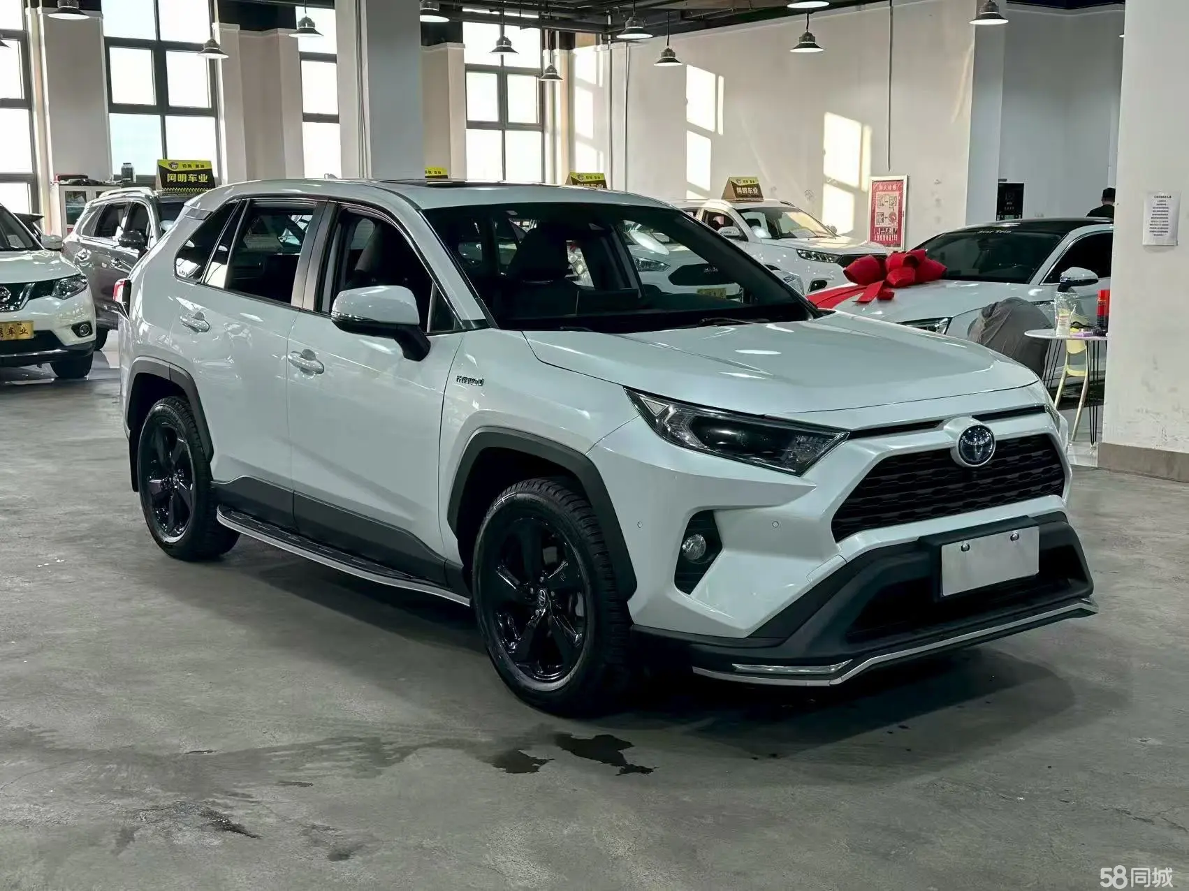Toyota RAV4 2022 immagine di auto #2