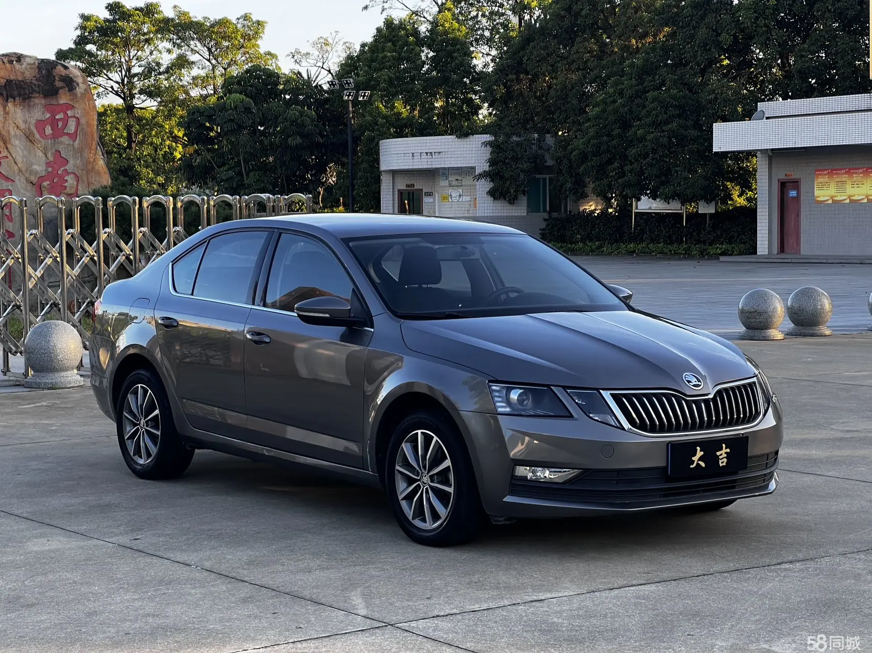 Skoda Octavia 2019 car image #2