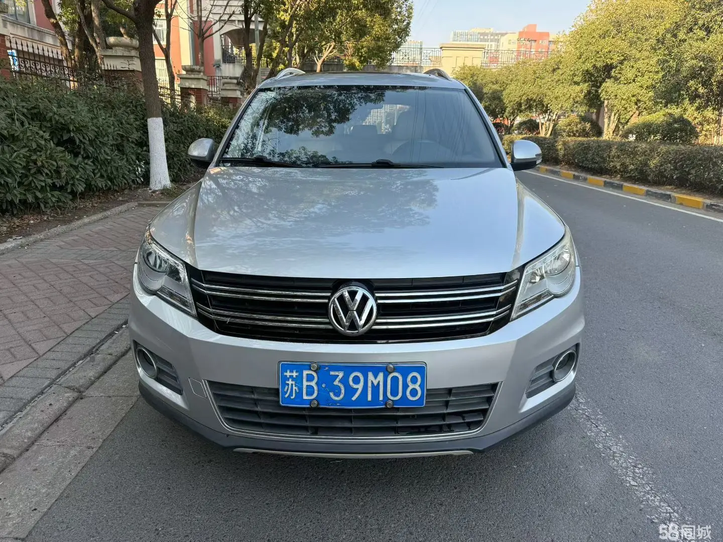 Volkswagen Tiguan 2010 car image #2