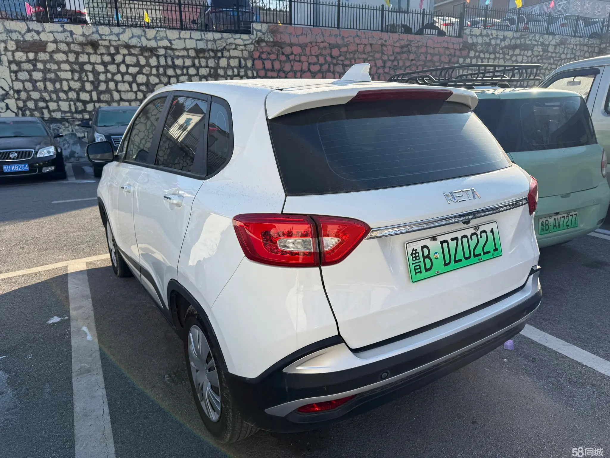 哪吒汽车 哪吒N01 2020 汽车图片 #2