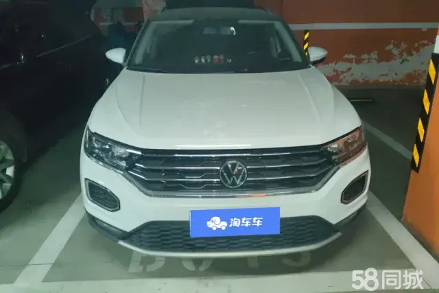 Volkswagen T-Roc 2022 car image #2