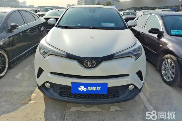 Toyota C-HR 2018 immagine di auto #2